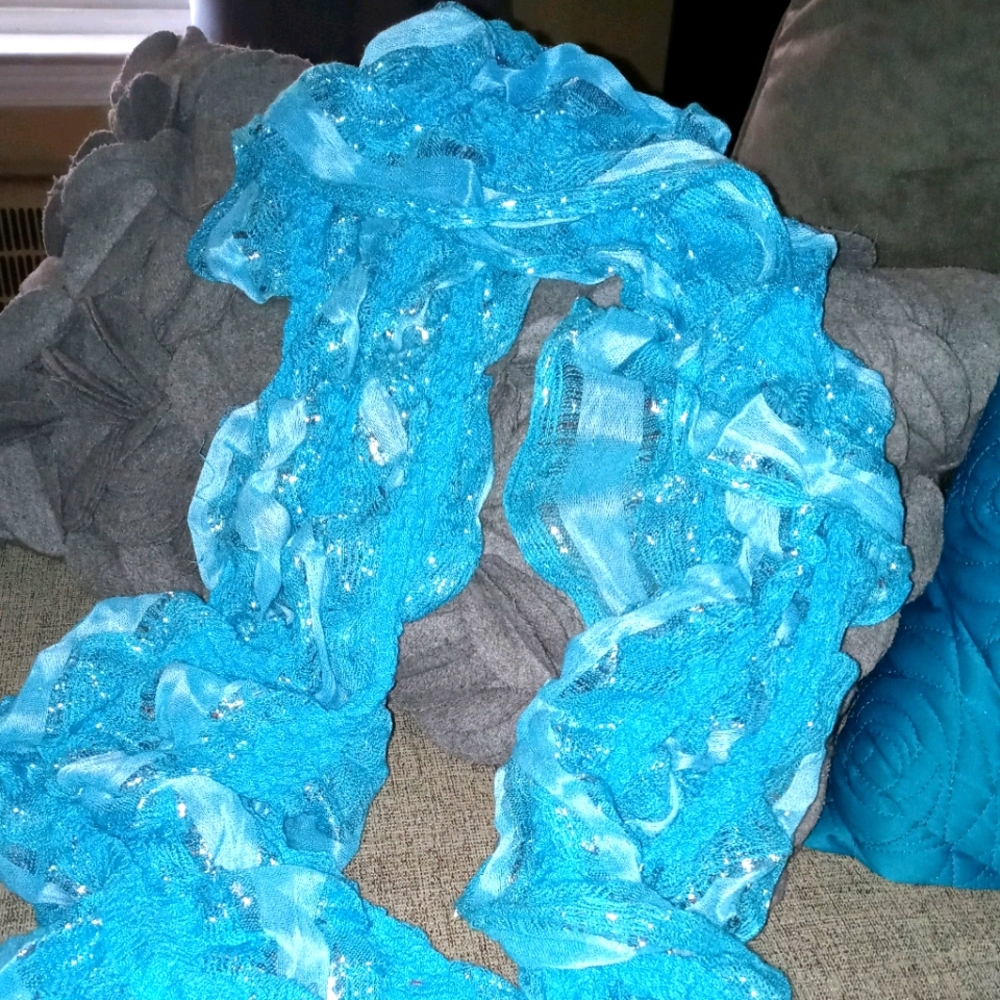 Women's Textured Ruffle Scarf - Picture 3 of 4